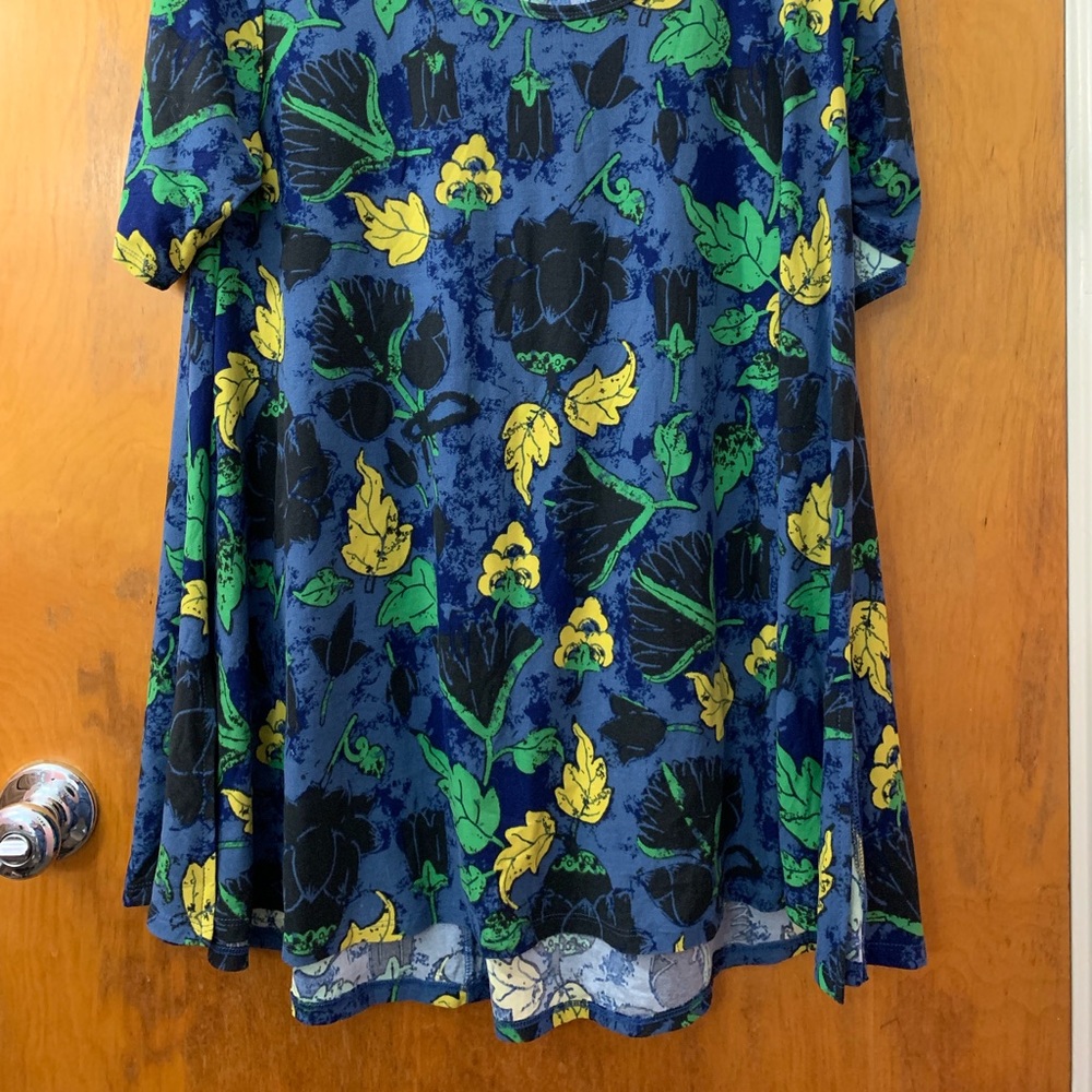 Large Perfect Tee, Lularoe
